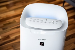 Aranżacja oczyszczacza Sharp UA-KIL60E-W