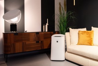 Aranżacja oczyszczacza Sharp UA-KIL60E-W