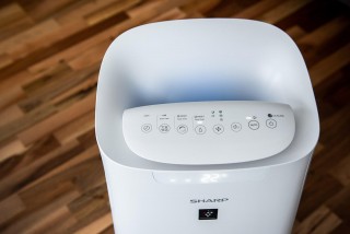 Aranżacja oczyszczacza Sharp UA-KIL80E-W