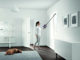 Dyson V8 Animal+ - zdjęcie lifestyle