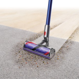 Dyson V11 Total Clean - odkurzanie
