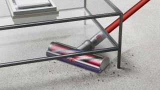 Dyson Outsize Absolute - odkurzanie