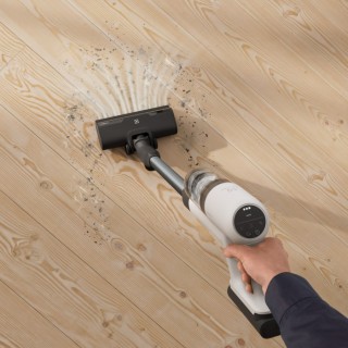 Electrolux Hygienic 700 UV - odkurzanie podłogi