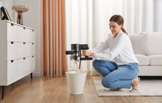 Dreame R10 Pro - opróżnianie pojemnika