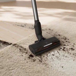 Electrolux Ultimate 700 Turbo Drive EP71U142XN - odkurzanie dywanu