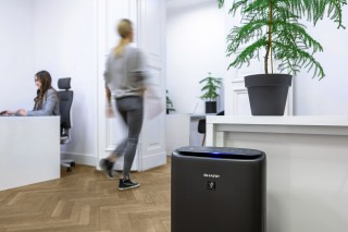 Sharp UA-KIN52E-H - zdjęcie lifestyle w biurze