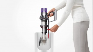 Dyson Cyclone V10™ Absolute - opróżnianie zbiornika