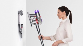 Dyson V8™ - ścienna stacja ładowania