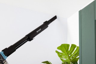 Sharp SA-VP3501AQ - zdjęcie lifestyle, podczas odkurzania