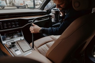 Sharp SA-VP3501BS - zdjęcie lifestyle, sprzątanie auta