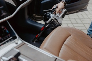 Sharp SA-VP3501BS - zdjęcie lifestyle, sprzątanie auta