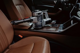 Sharp SA-VP3501BS - zdjęcie lifestyle, sprzątanie auta