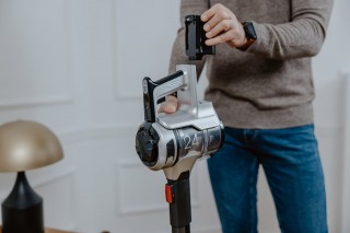 Sharp SA-VP3501BS - zdjęcie lifestyle, wymienny akumulator