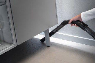 Długa ssawka Miele szczelinowa - odkurzanie trudno dostępnego miejsca