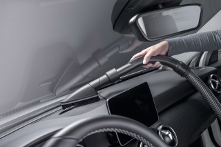 Regulowana szczotka uniwersalna Miele z włosiem naturalnym - odkurzanie trudno dostępnego miejsca