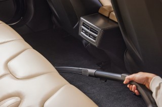 Giętka ssawka szczelinowa Miele - podczas odkurzania