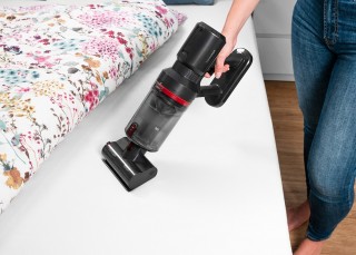 Concept VP6260 Ultimate Pro+ - odkurzanie łóżka z wykorzystaniem mini turboszczotki