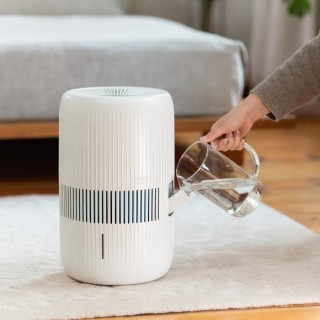 Klarta Humea Grande WiFi Biały - nalewanie wody do zbiornika